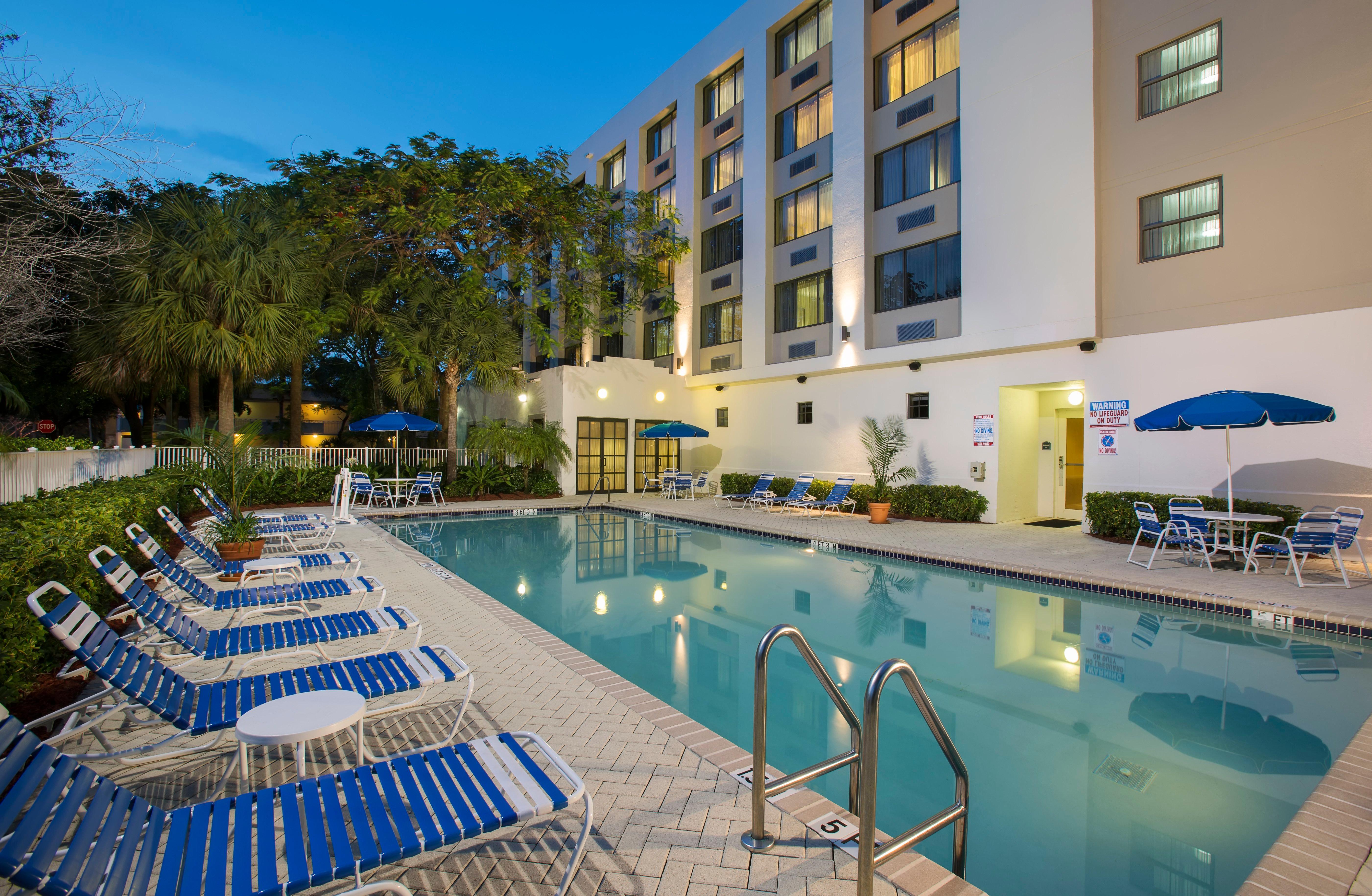 Holiday Inn Express Hotel & Suites Ft. Lauderdale-Plantation By Ihg Exterior photo