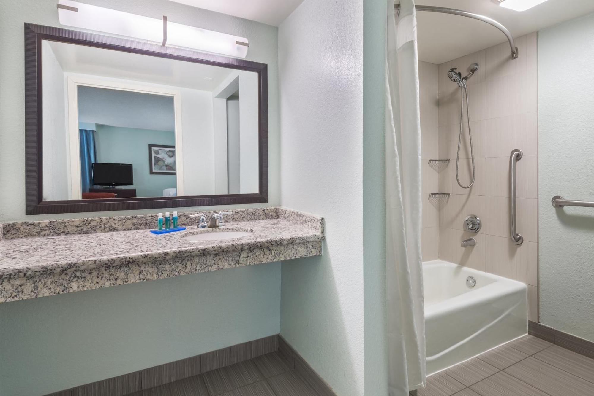 Holiday Inn Express Hotel & Suites Ft. Lauderdale-Plantation By Ihg Exterior photo