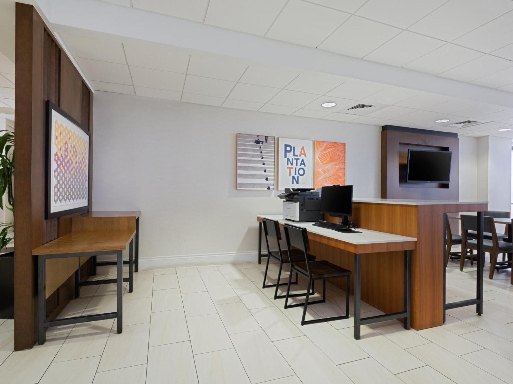 Holiday Inn Express Hotel & Suites Ft. Lauderdale-Plantation By Ihg Exterior photo